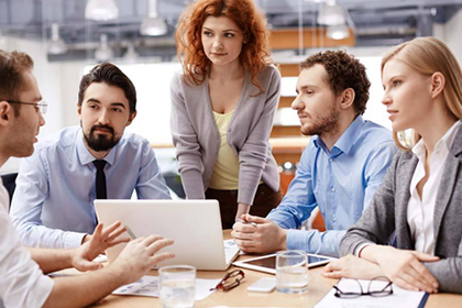 夫妻共同债务，妻子需与丈夫共同承担100万元债务，即使声称无任何关联